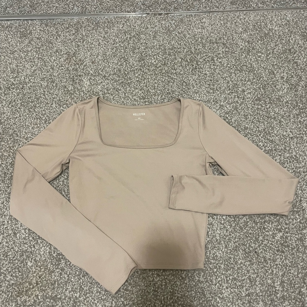Hollister Women's Beige Long Sleeve Tee